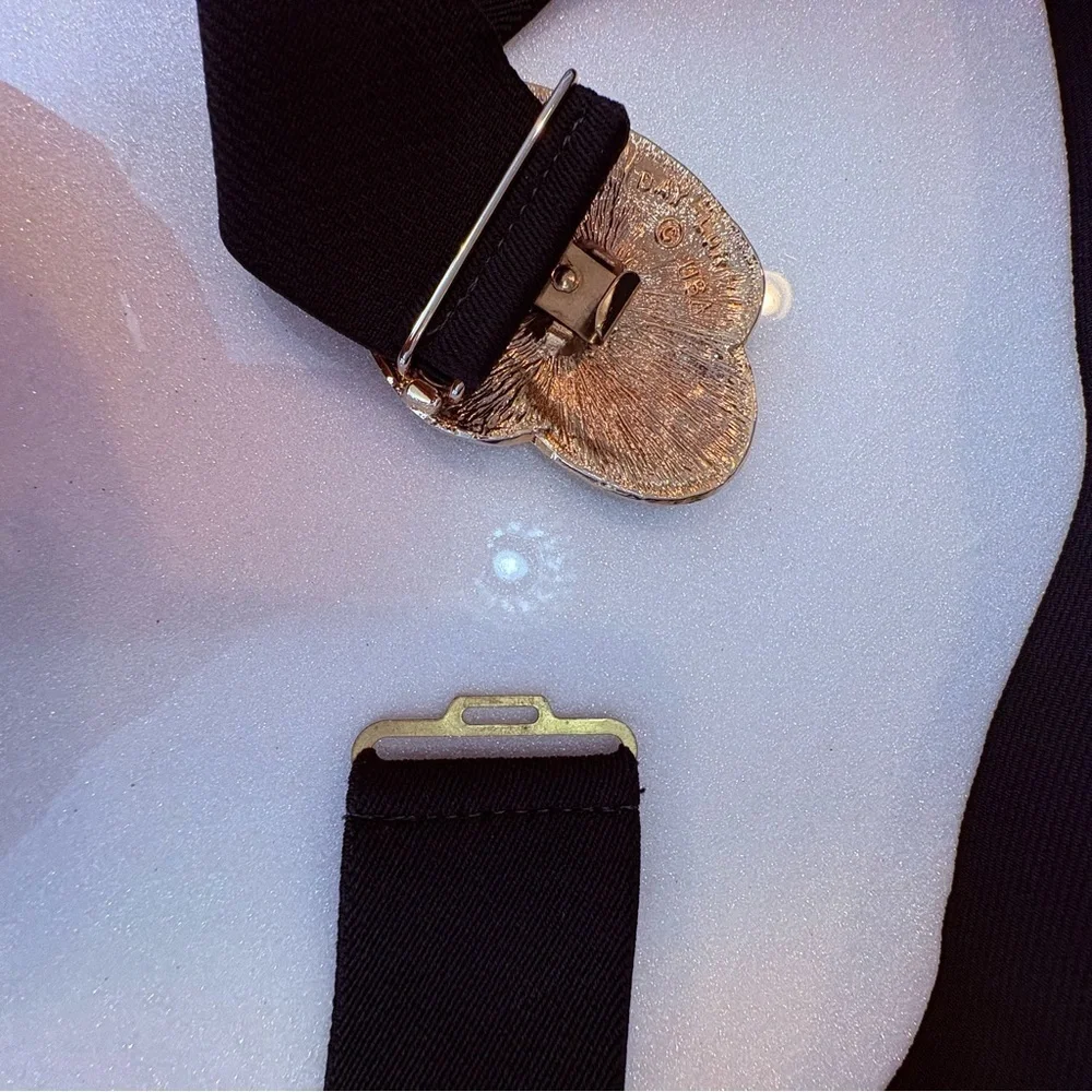 Vintage Day-Lor Stretchy Black Belt gold tone metal and back enamel belt buckle